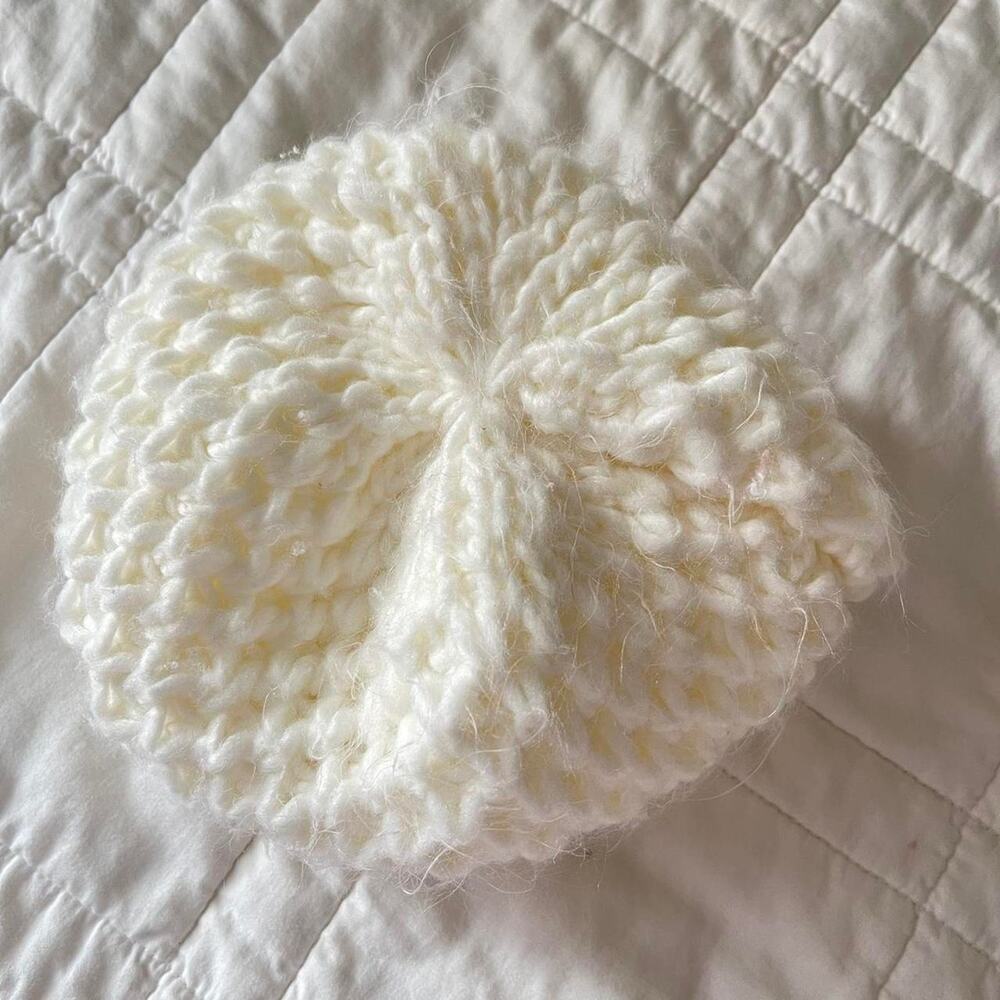 White chunky knit beanie womens hat warm cozy winter cottage autumn romantic - Picture 3 of 4